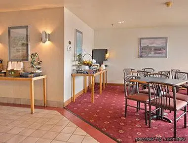 Delavan Inn And Suites 