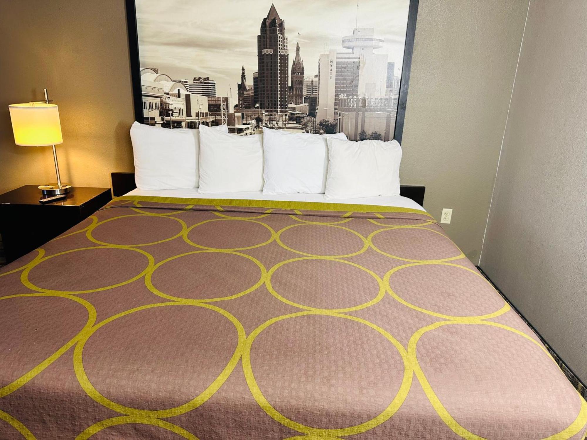And Hotel Delavan